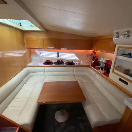 Motor Yacht Raffaelli Bonita Botel