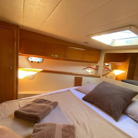 Motor Yacht Raffaelli Bonita Botel *